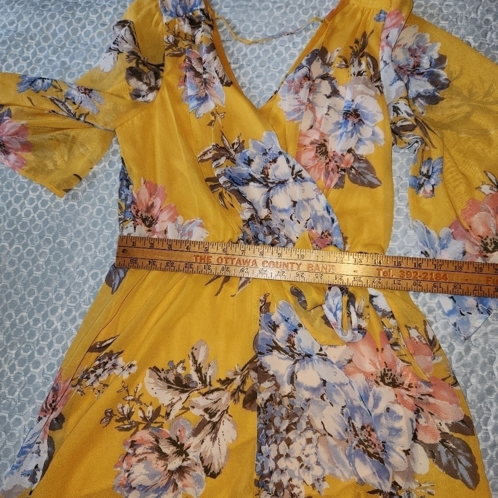 Baileyblue Floral Romper Size L. - Picture 5 of 9